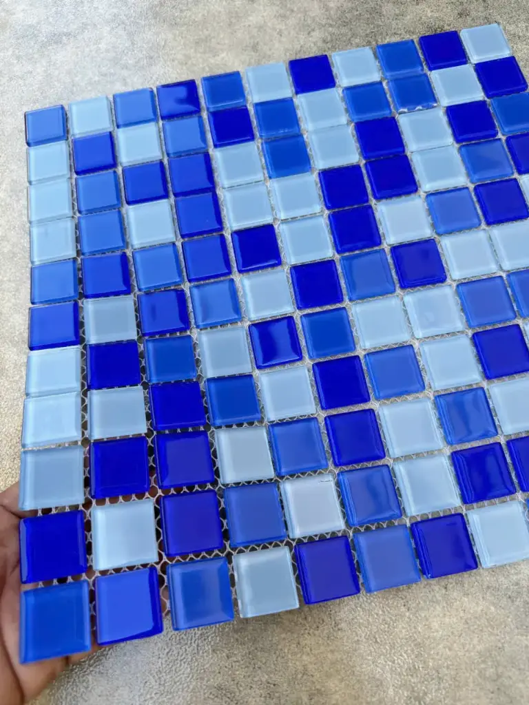 [DSC-MH 2506] Gạch Mosaic Thủy Tinh 25x25 mm Màu xanh phối( 2518)