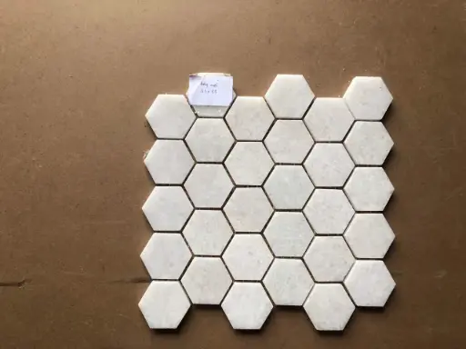 Mosaic đá tự nhiên lục giác trắng muối KT chip 53x53 mm mã LUX-L53P005